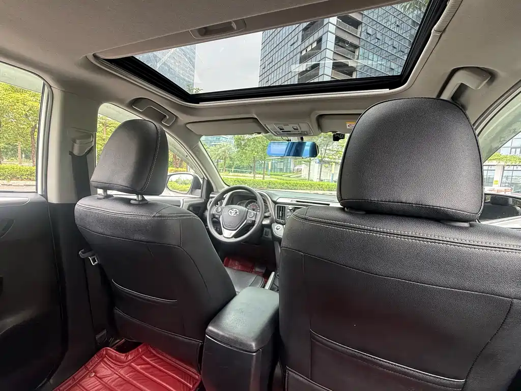 Toyota RAV4 — фото 13