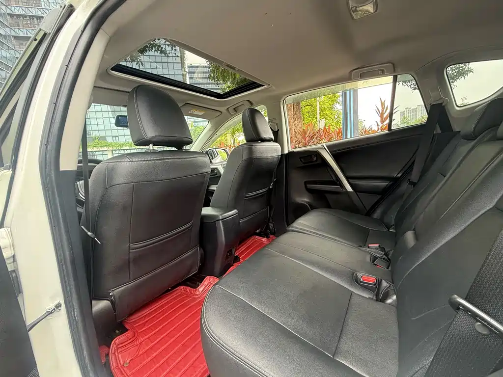 Toyota RAV4 — фото 14