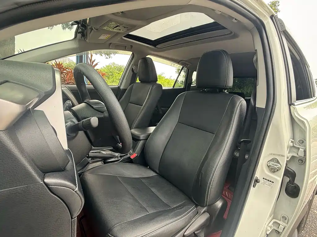 Toyota RAV4 — фото 18