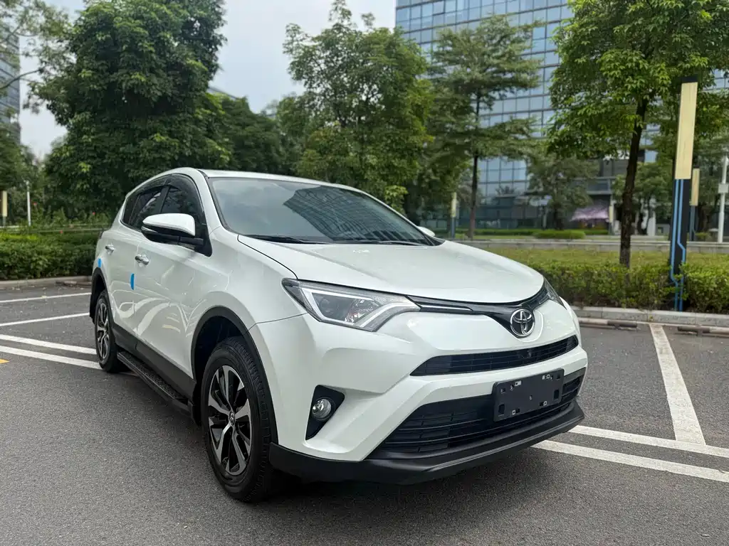 Toyota RAV4 — фото 3