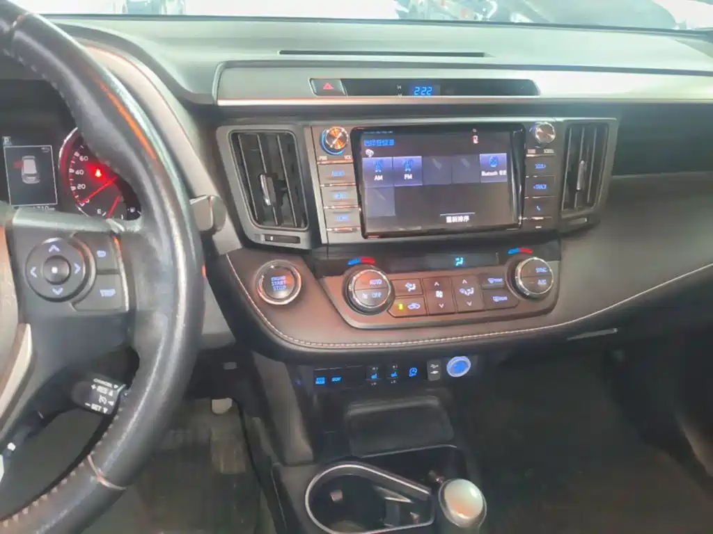 Toyota RAV4 — фото 13