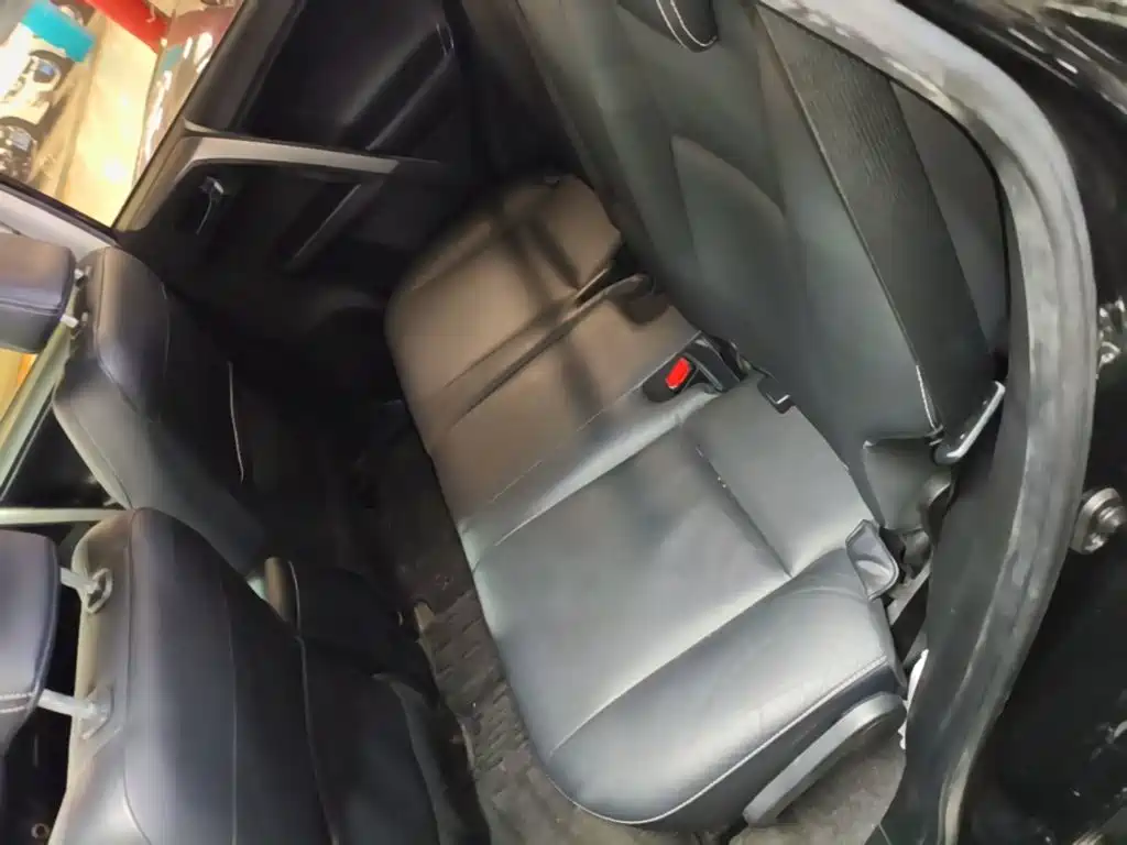 Toyota RAV4 — фото 17