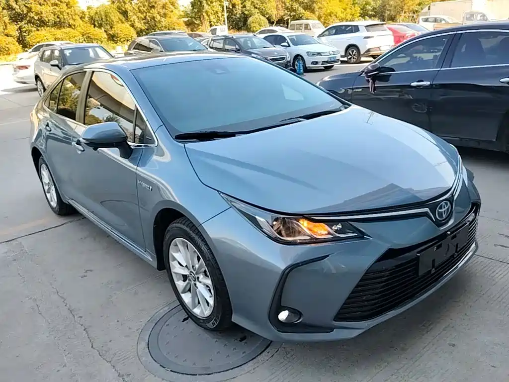 Toyota Corolla — фото 4