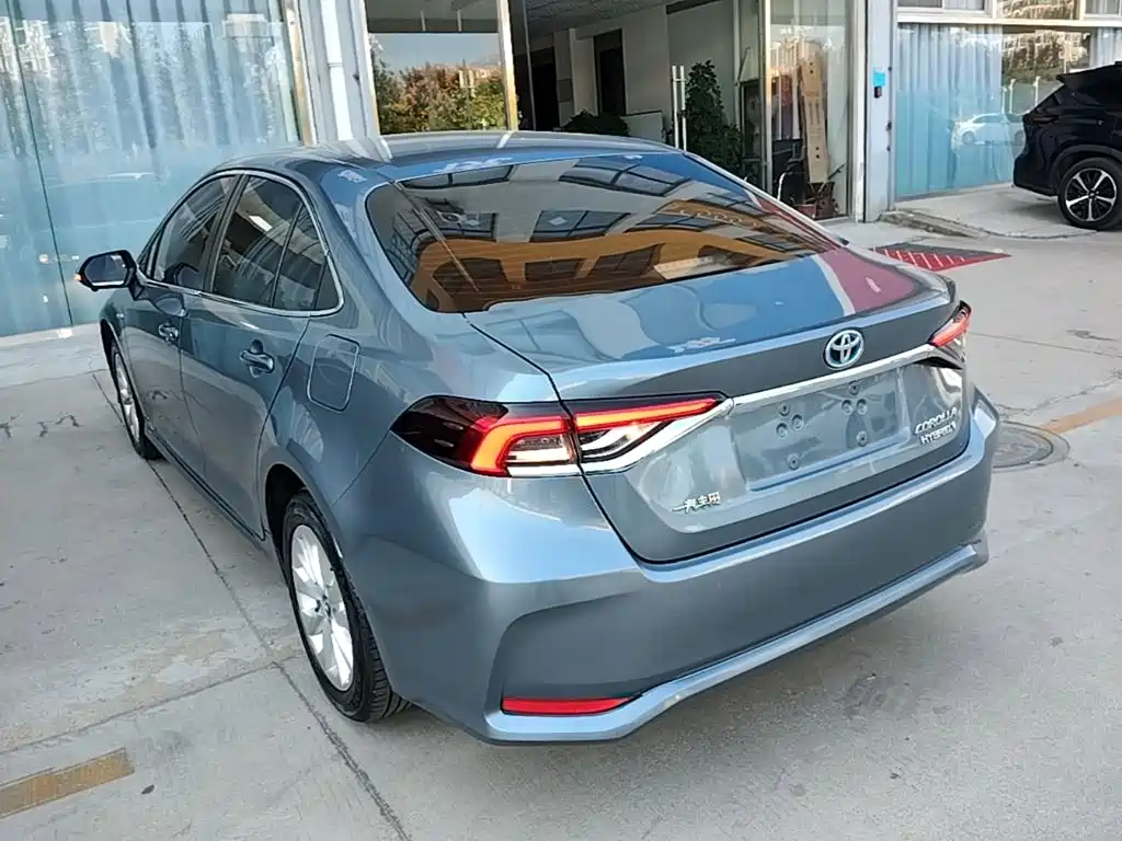 Toyota Corolla — фото 5