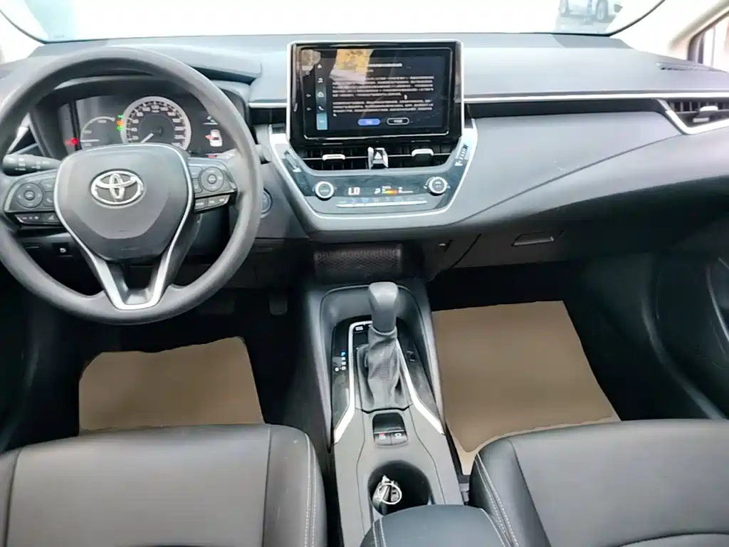 Toyota Corolla — фото 10