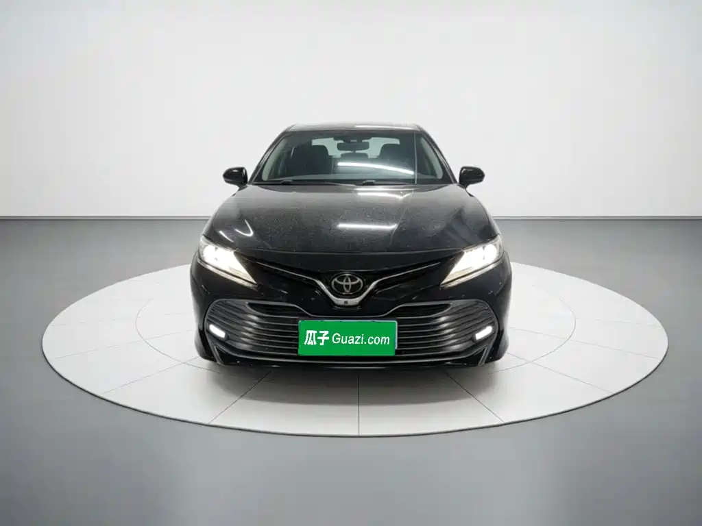 Toyota Camry — фото 2