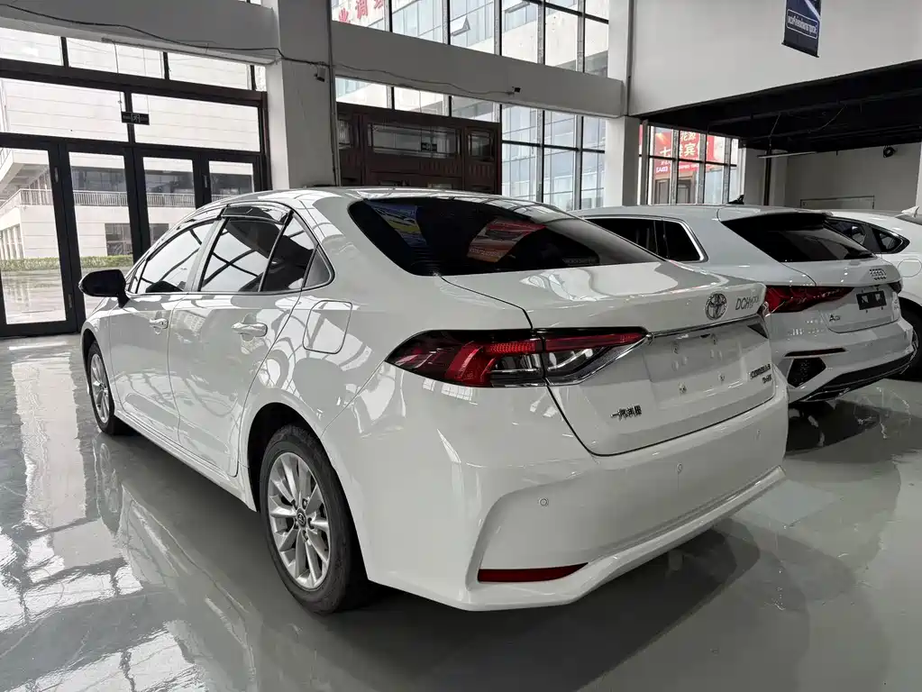 Toyota Corolla — фото 5