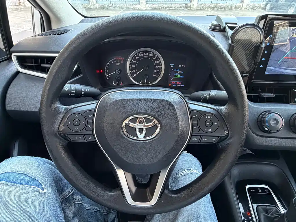 Toyota Corolla — фото 14