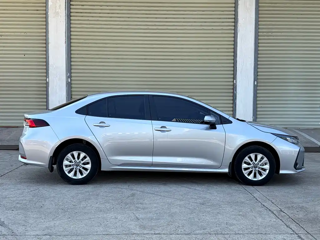 Toyota Corolla — фото 4