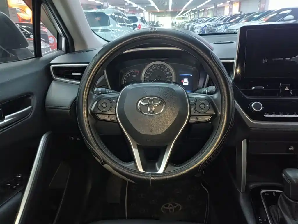 Toyota Corolla Cross — фото 11