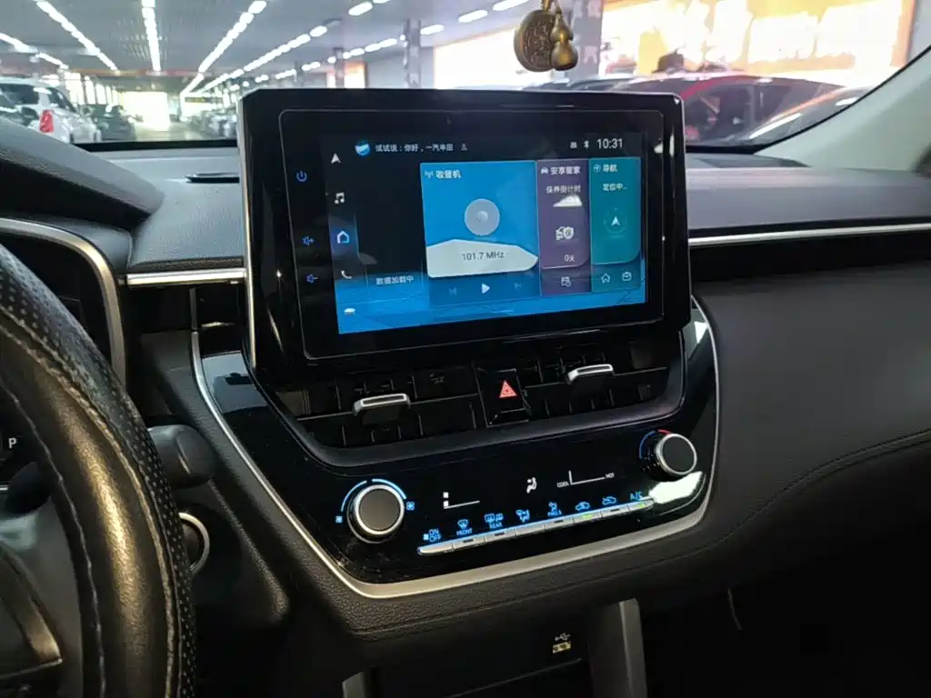 Toyota Corolla Cross — фото 13