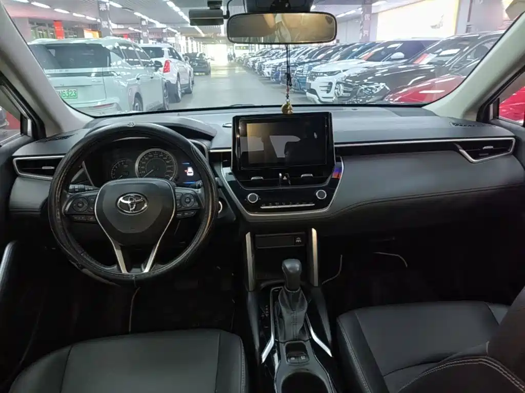 Toyota Corolla Cross — фото 10