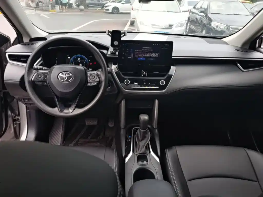 Toyota Corolla Cross — фото 10