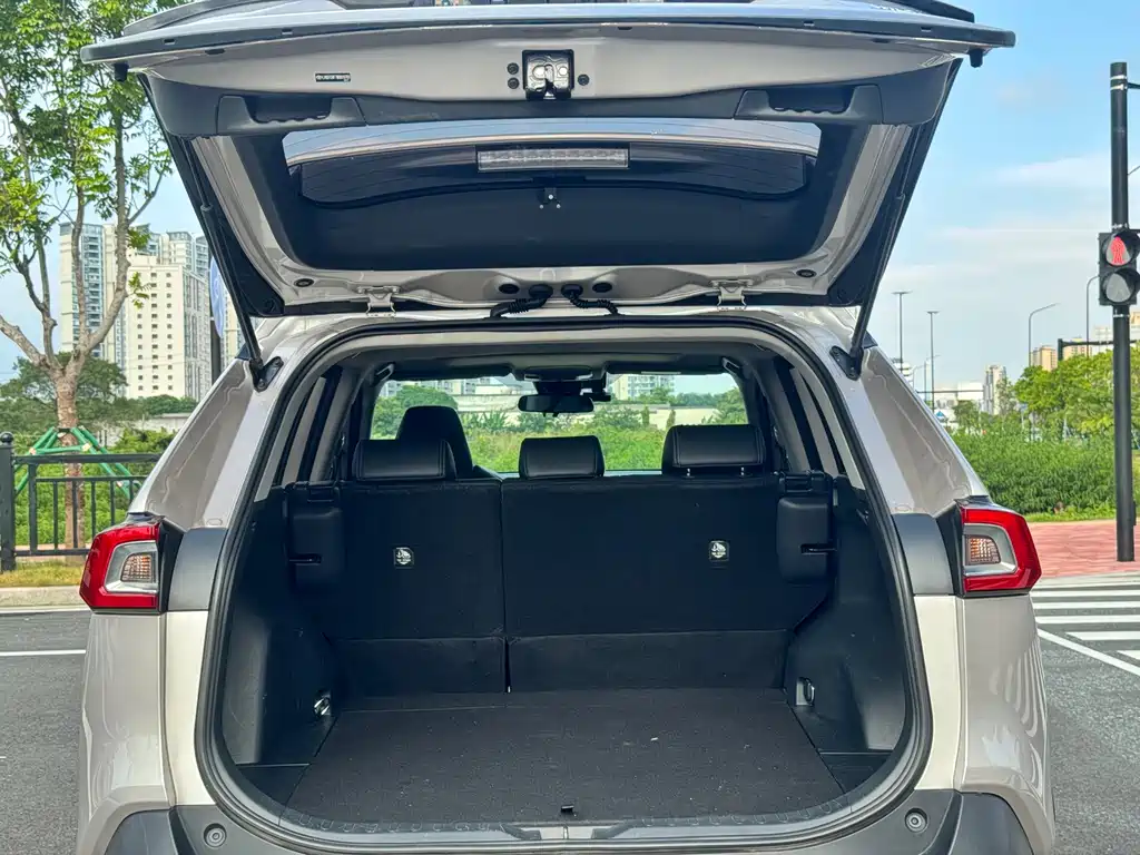 Toyota Wildlander — фото 14