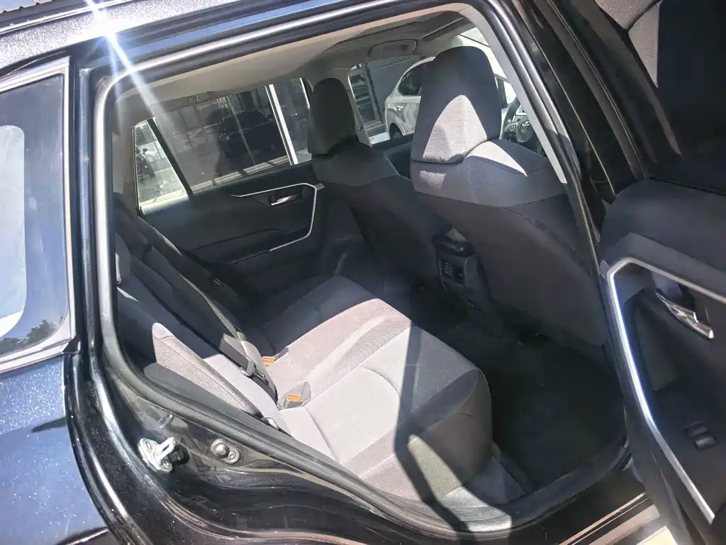Toyota RAV4 — фото 17