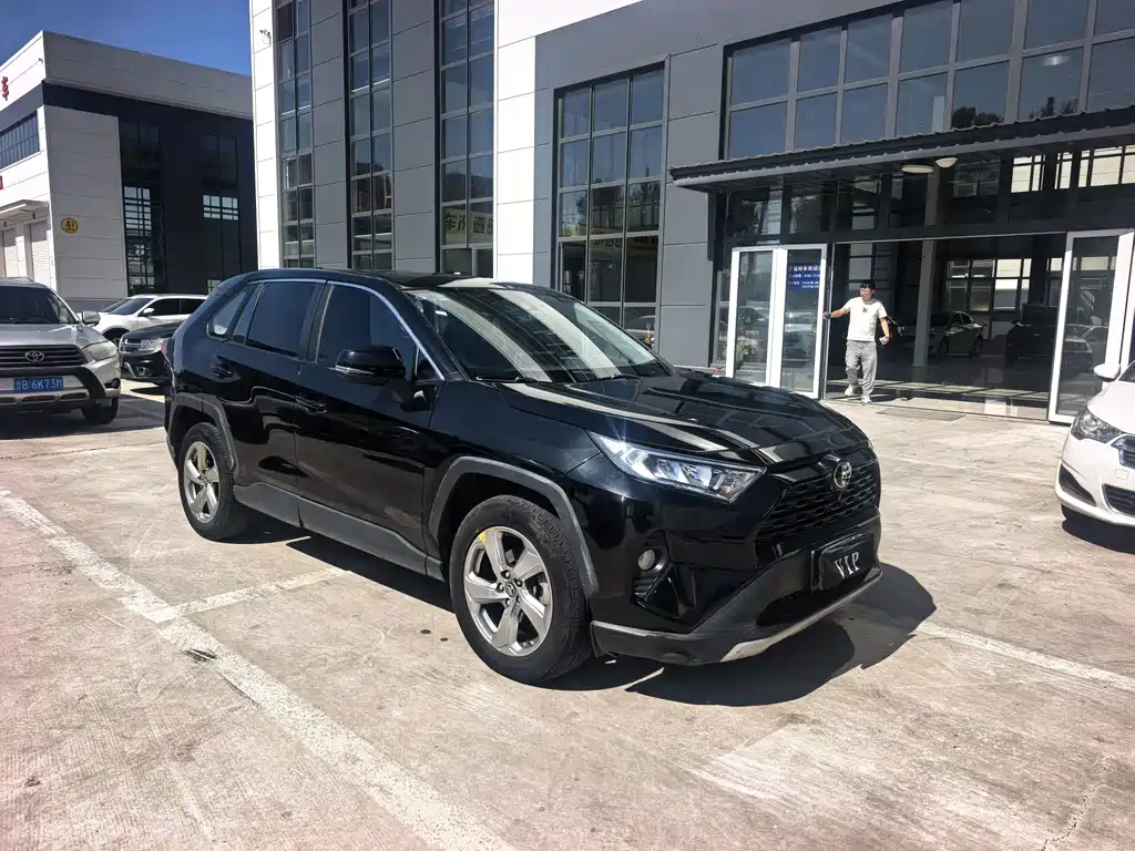 Toyota RAV4 — фото 3