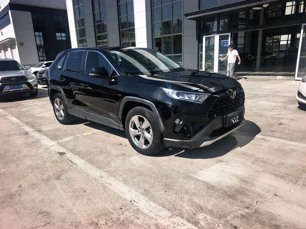 Toyota RAV4 — фото 4