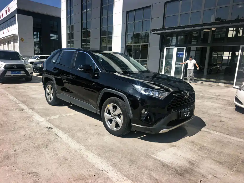 Toyota RAV4 — фото 6