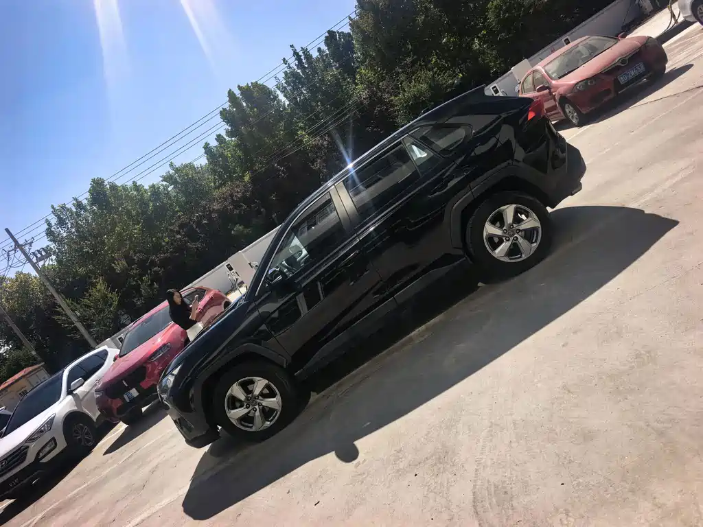 Toyota RAV4 — фото 8