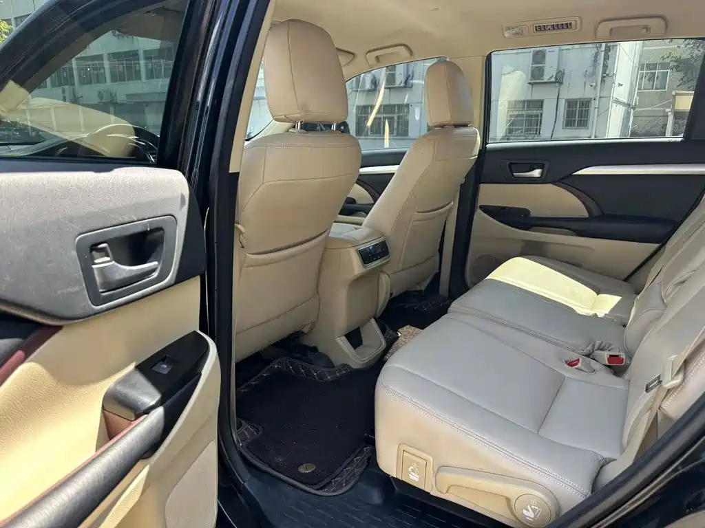 Toyota Highlander — фото 13