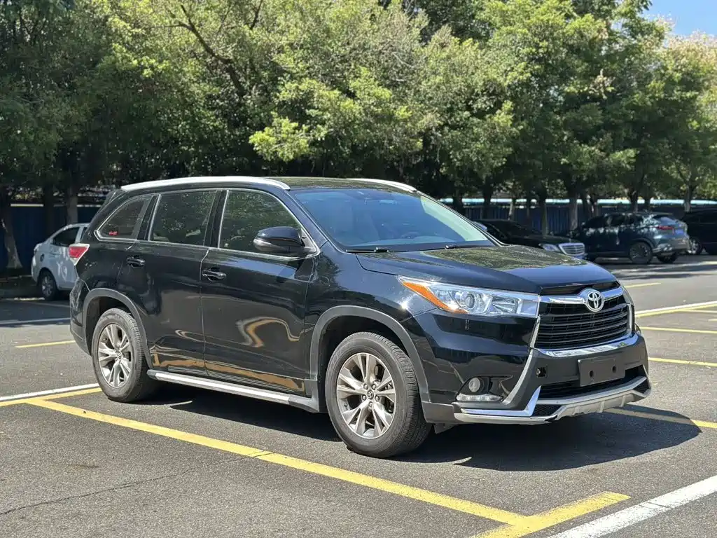 Toyota Highlander — фото 3