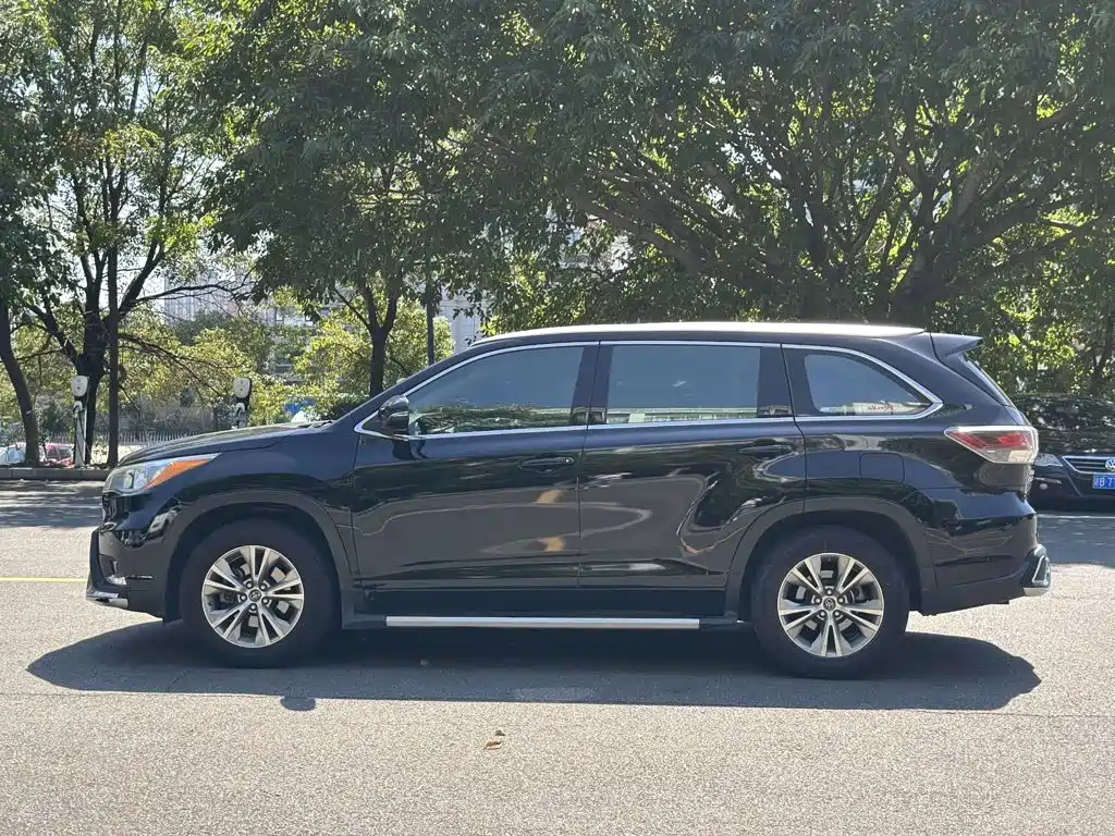 Toyota Highlander — фото 4