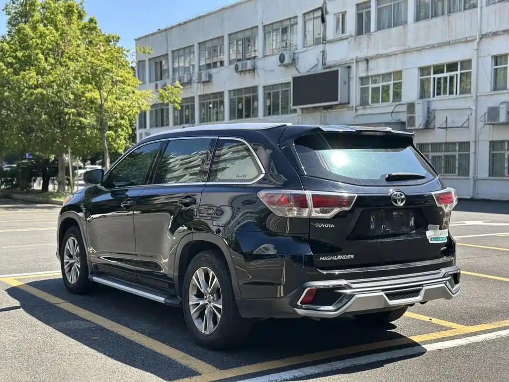 Toyota Highlander — фото 6