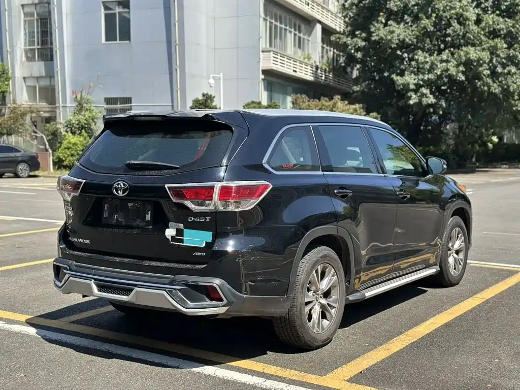 Toyota Highlander — фото 8