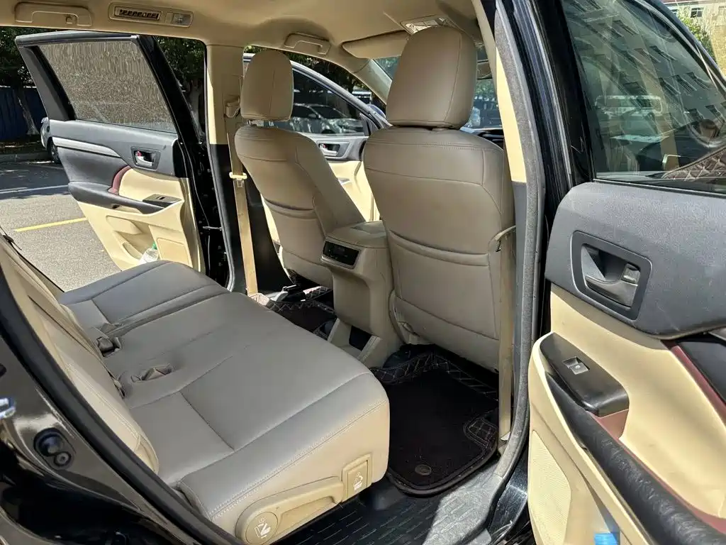 Toyota Highlander — фото 10