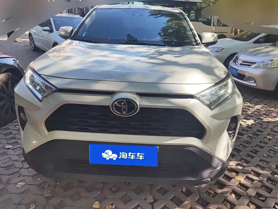 Toyota RAV4 — фото 2