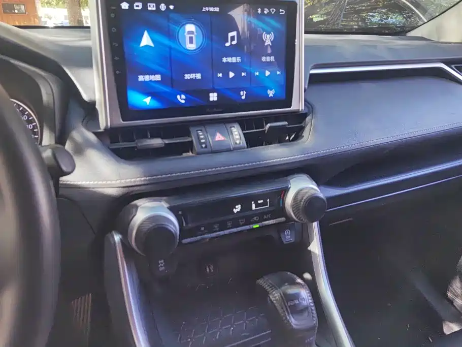 Toyota RAV4 — фото 13