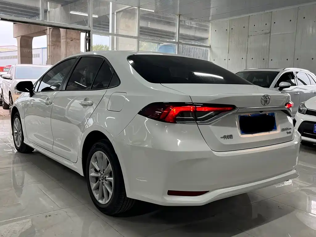 Toyota Corolla — фото 8