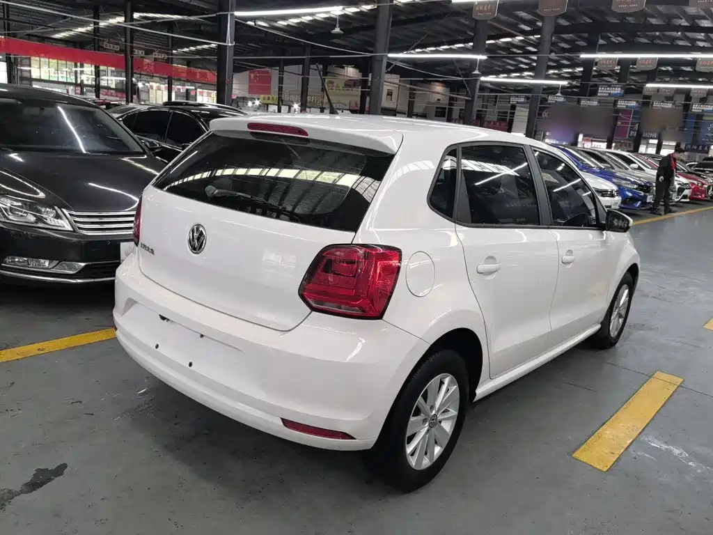 Volkswagen Polo — фото 5