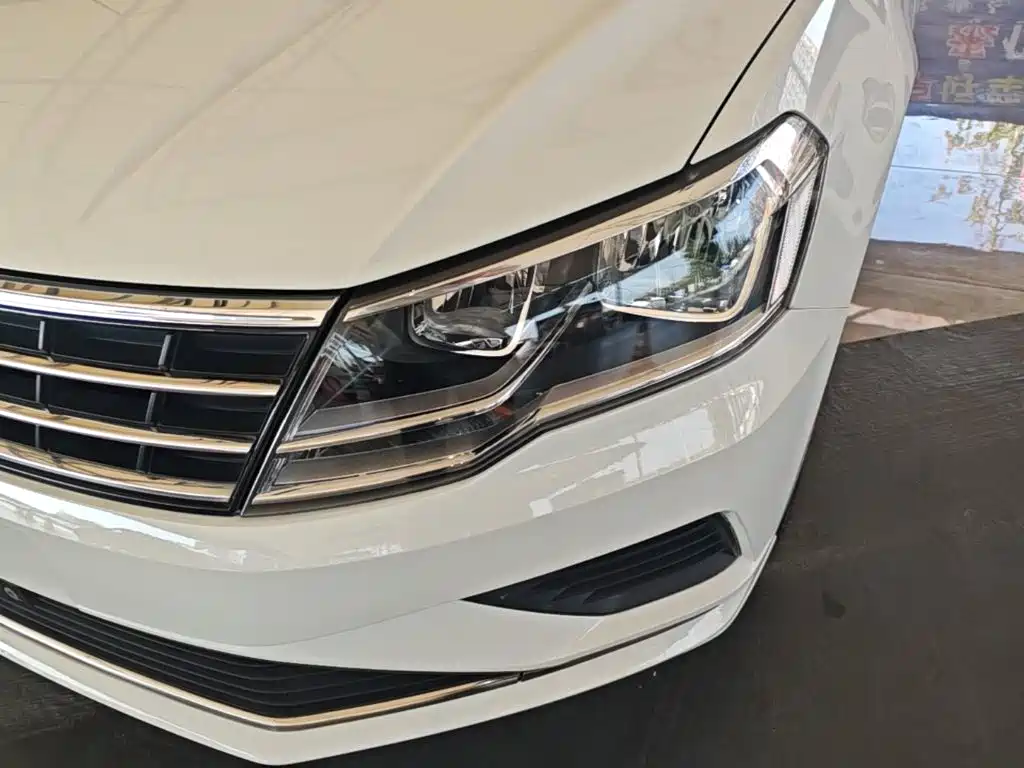 Volkswagen Jetta — фото 24