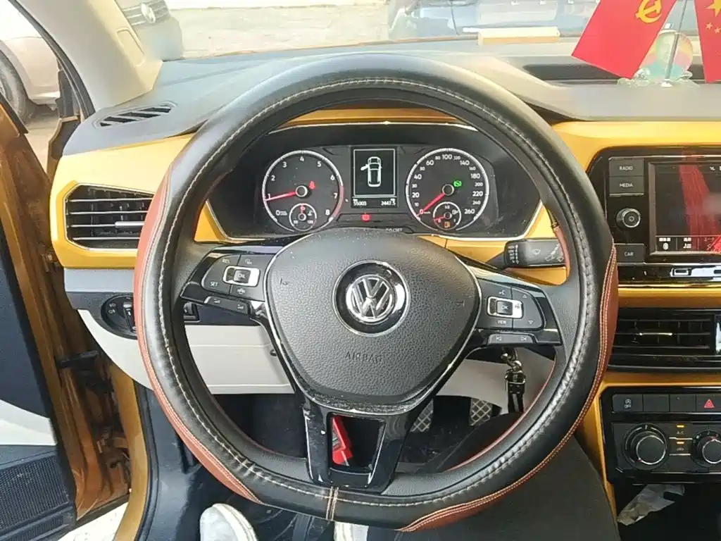 Volkswagen T-Cross — фото 11