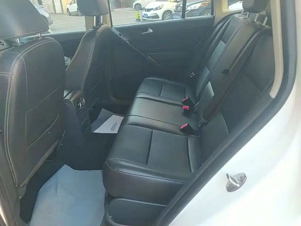 Volkswagen Tiguan — фото 17