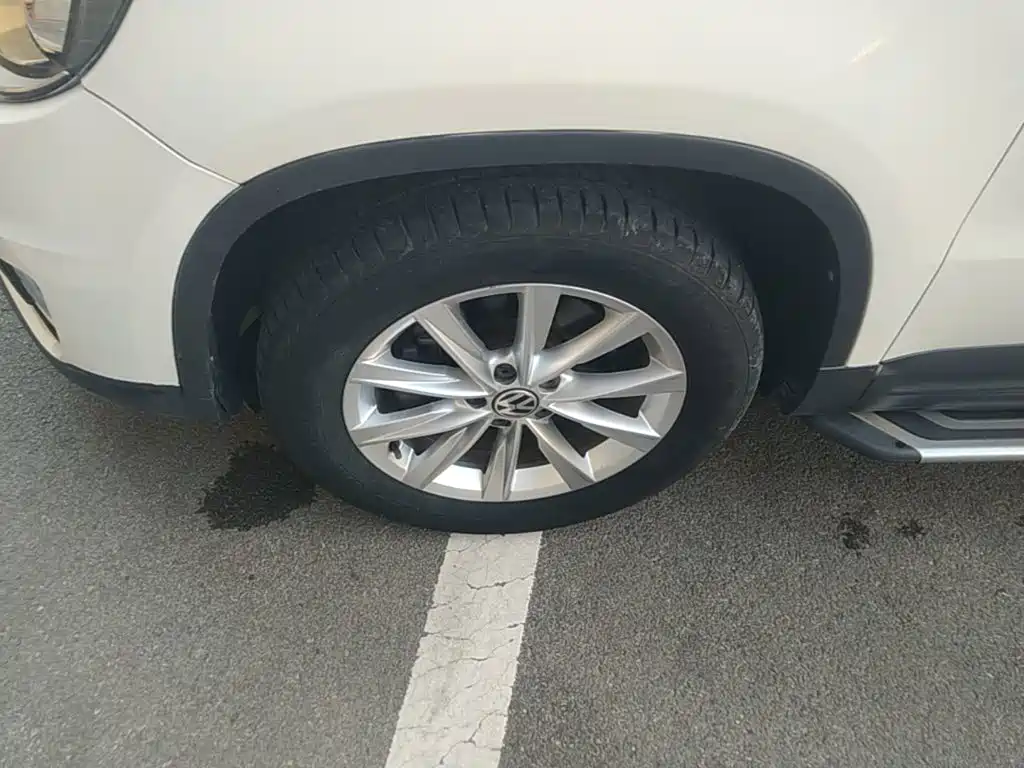 Volkswagen Tiguan — фото 23