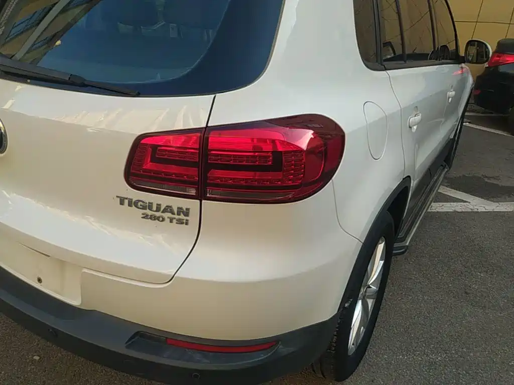 Volkswagen Tiguan — фото 8