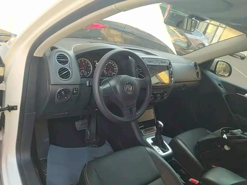 Volkswagen Tiguan — фото 10