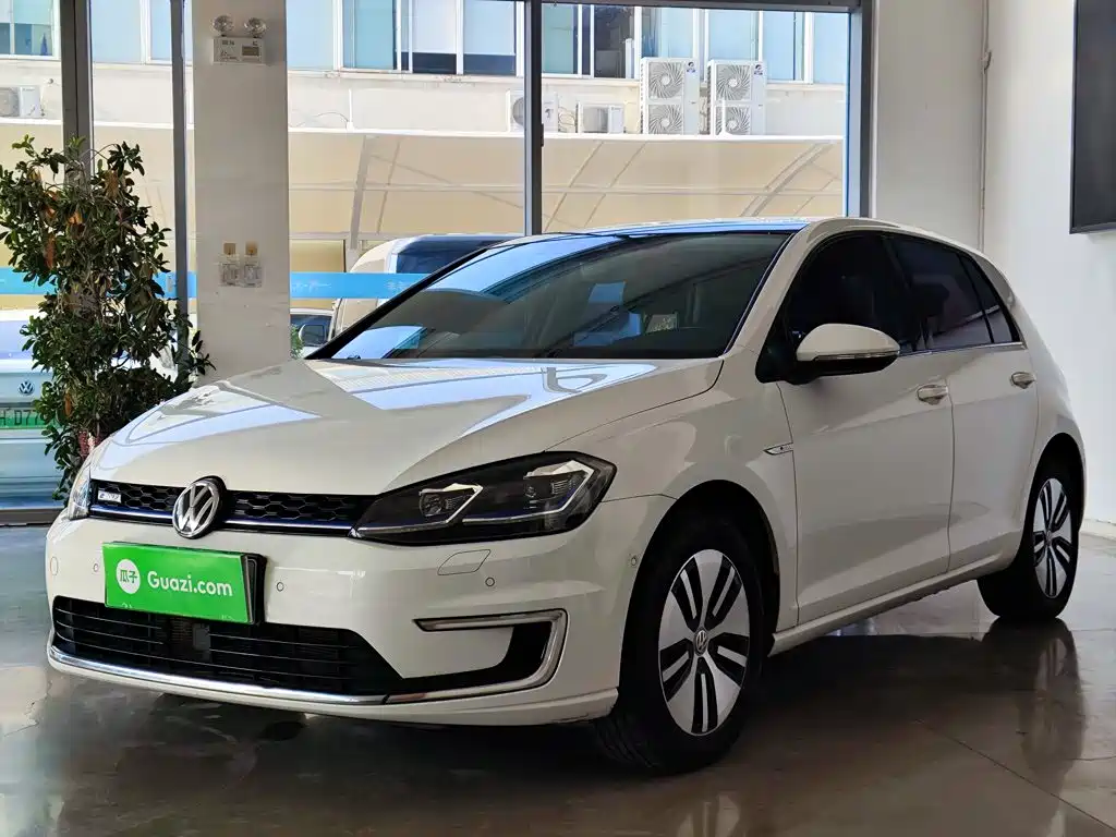 Volkswagen Golf EV — фото 2