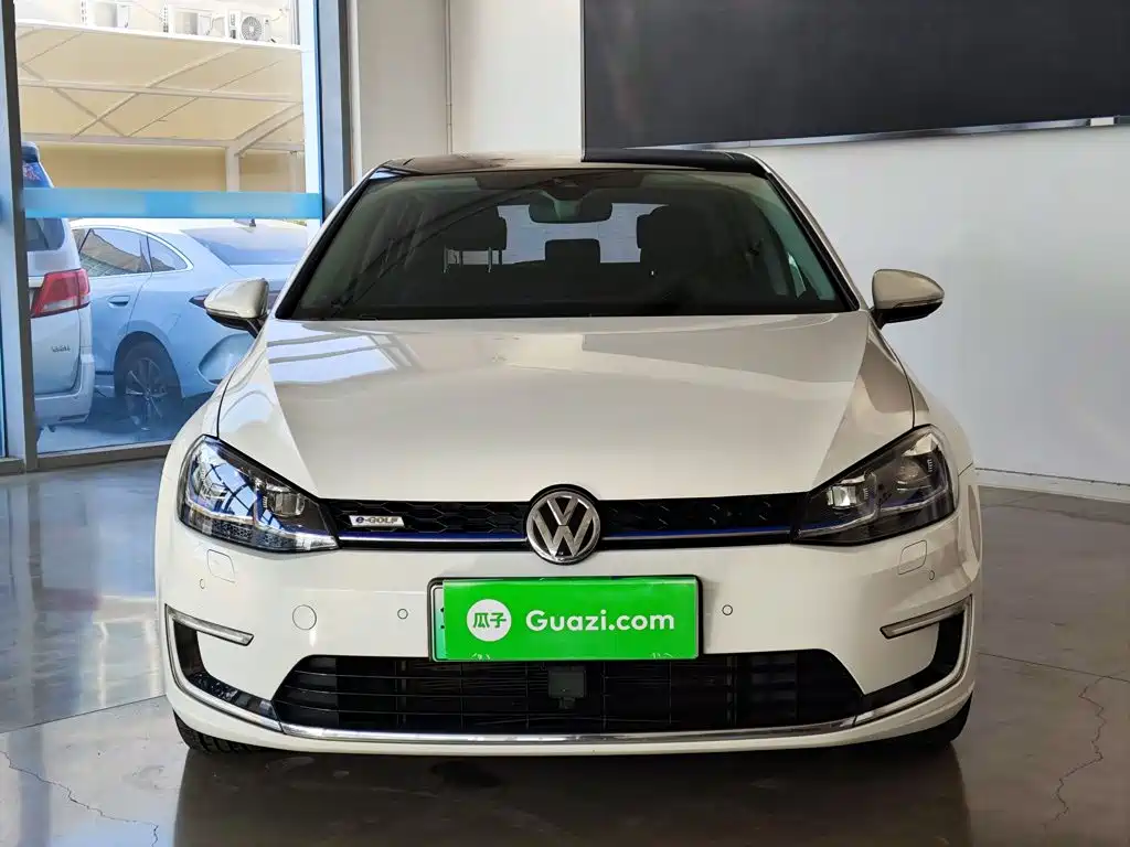 Volkswagen Golf EV — фото 3