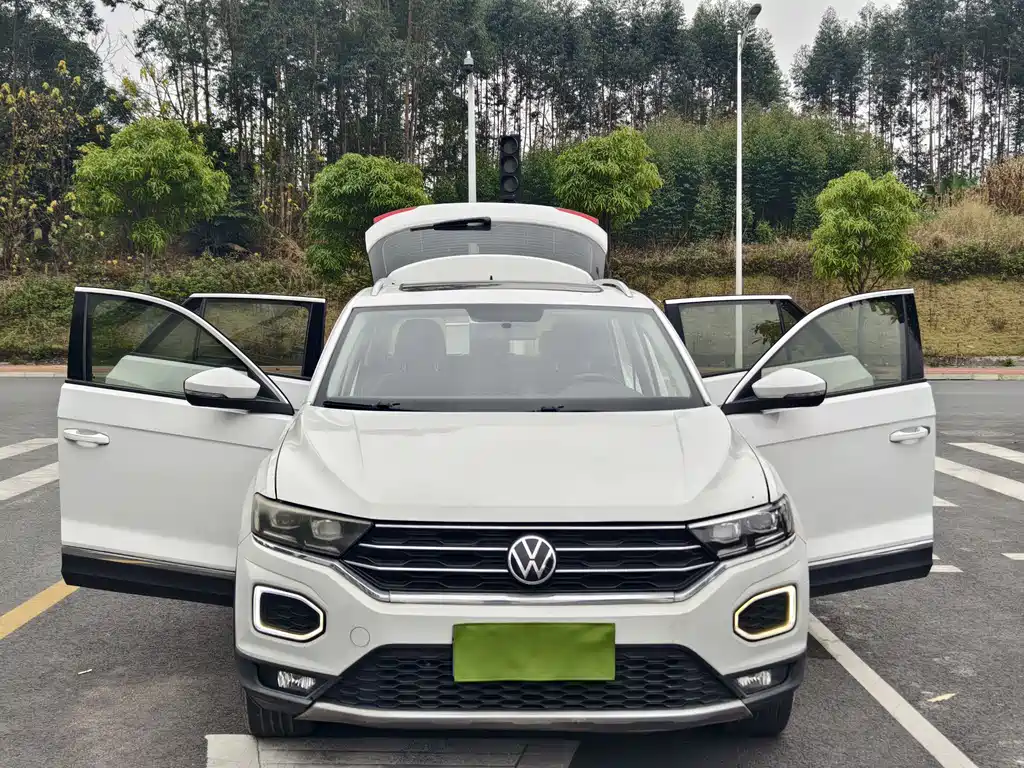 Volkswagen T-Roc — фото 14