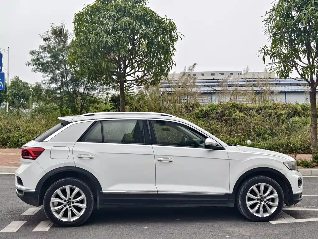 Volkswagen T-Roc — фото 6