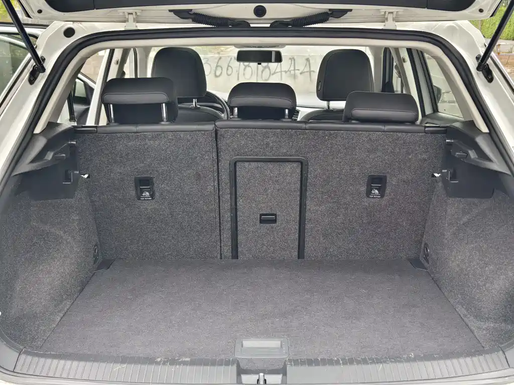 Volkswagen T-Roc — фото 10