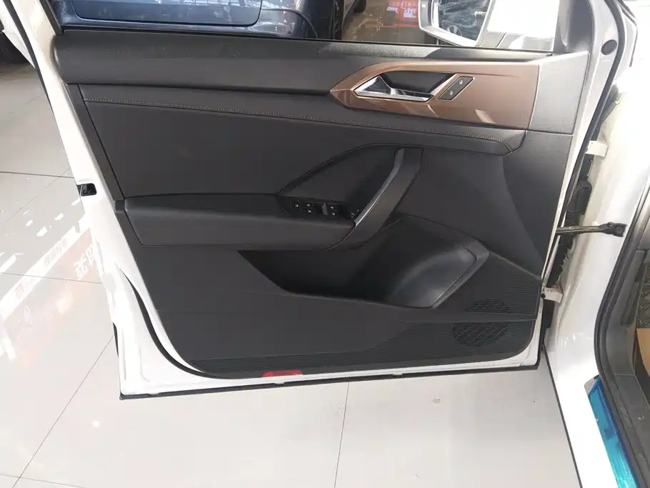 Volkswagen Tharu — фото 7