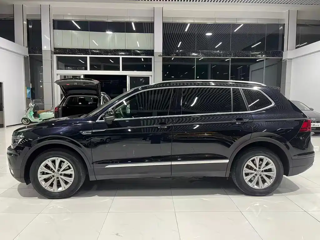 Volkswagen Tiguan L — фото 3