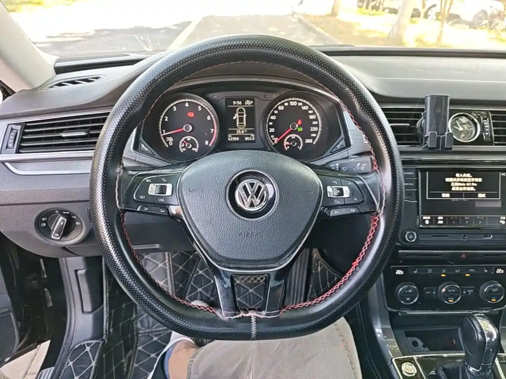 Volkswagen Passat — фото 11