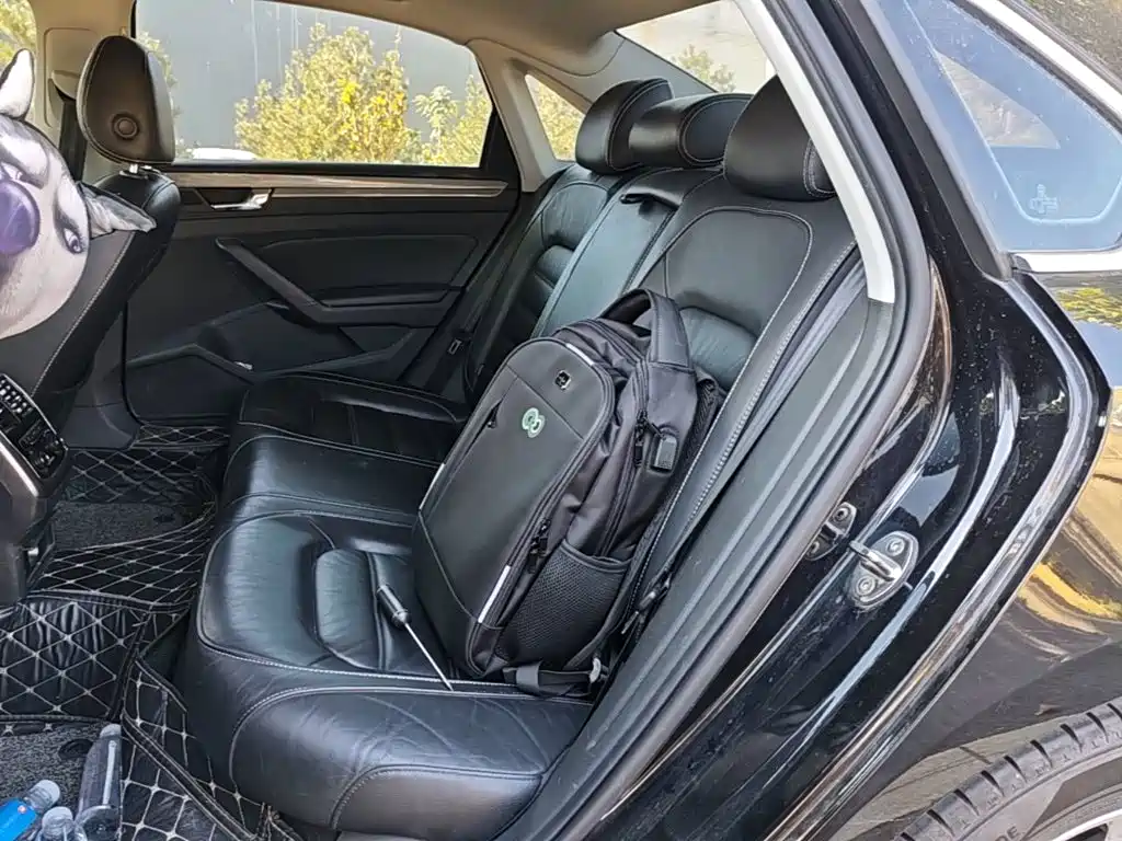 Volkswagen Passat — фото 17