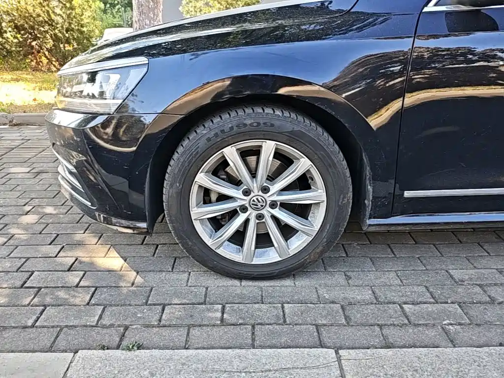Volkswagen Passat — фото 23
