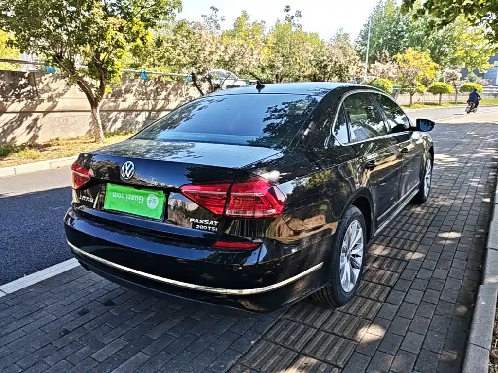 Volkswagen Passat — фото 7
